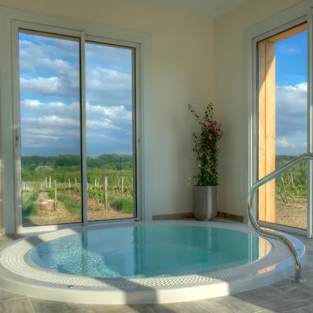 Chateau La France Couette-café 3*