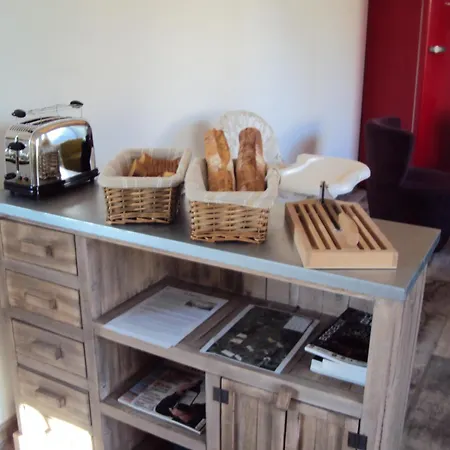 La France D'hotes Bed & Breakfast 3*
